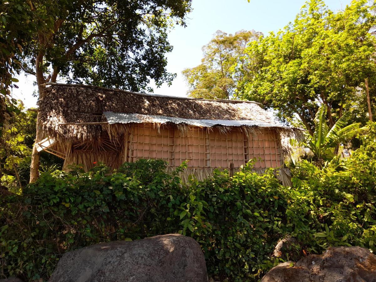 El Bamboo Cabins Balgue Esterno foto